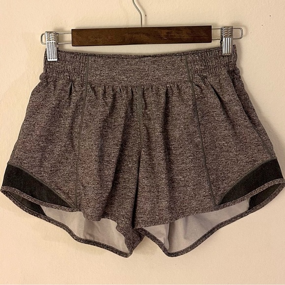 Lululemon Hotty Hot Short II *Long 4" Size 6 Tall - Picture 2 of 7